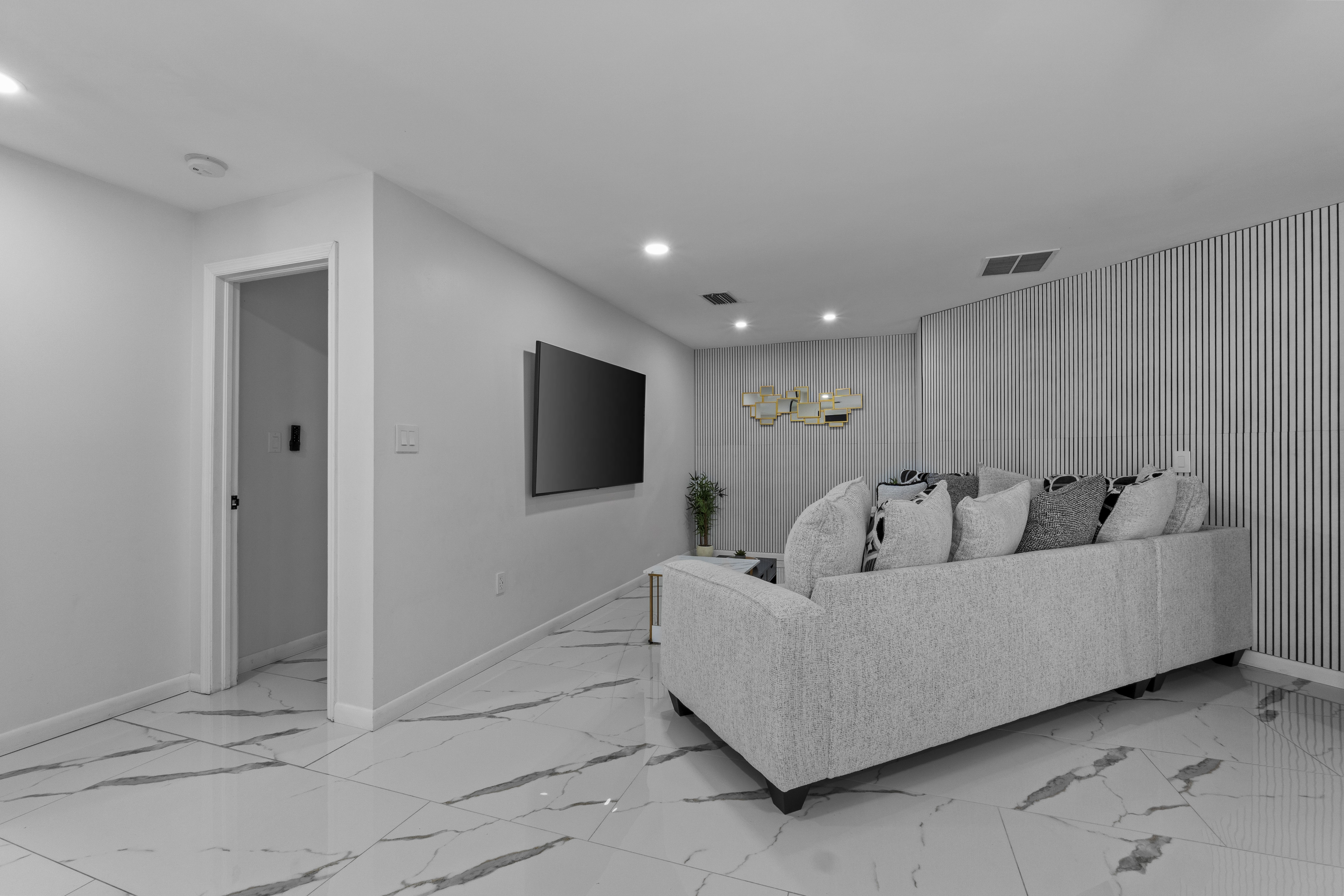 Modern 2BR Duplex - one mile from Raymond James - photo 3