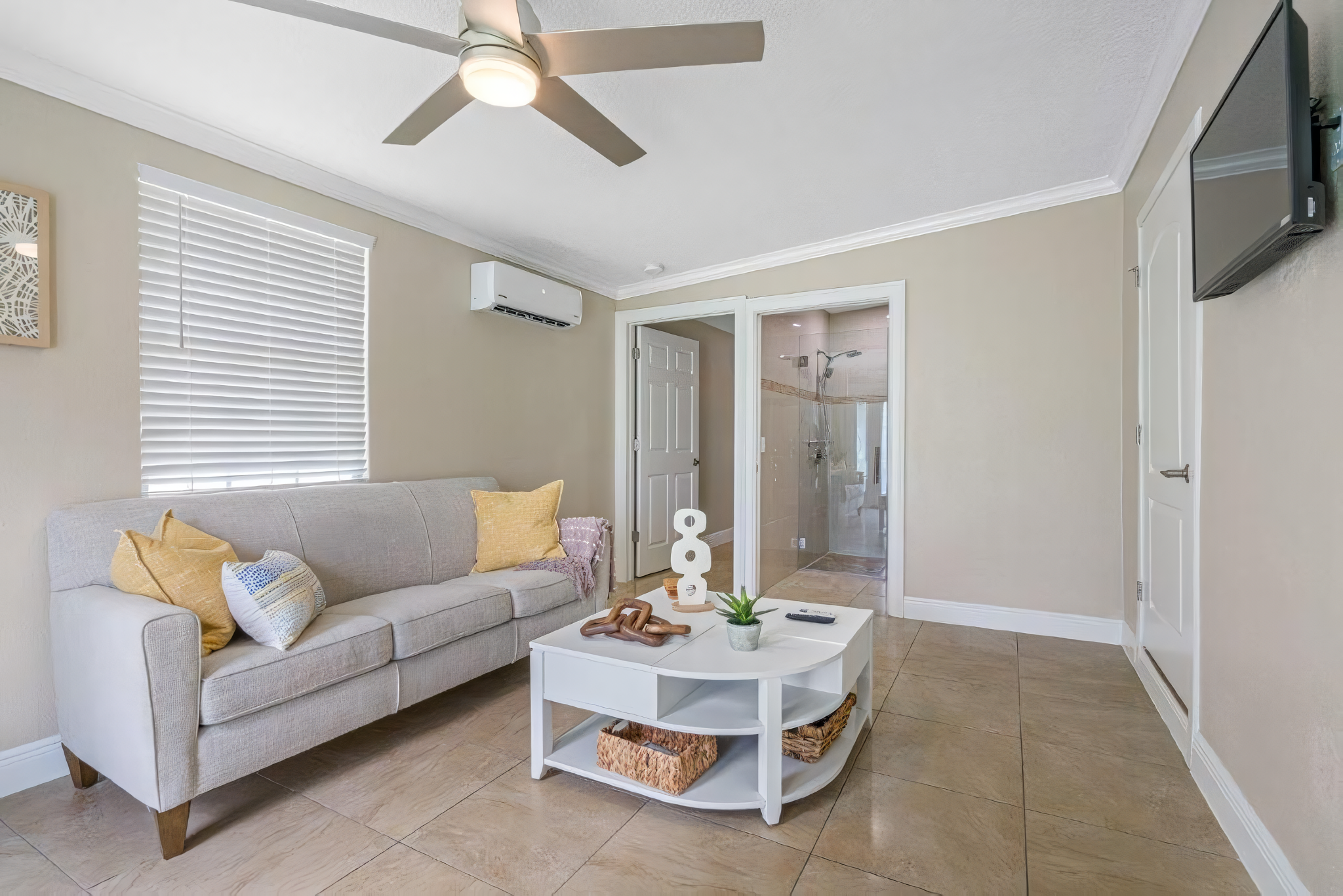 Paradise Villa - 4BR house, walk to Raymond James - photo 3