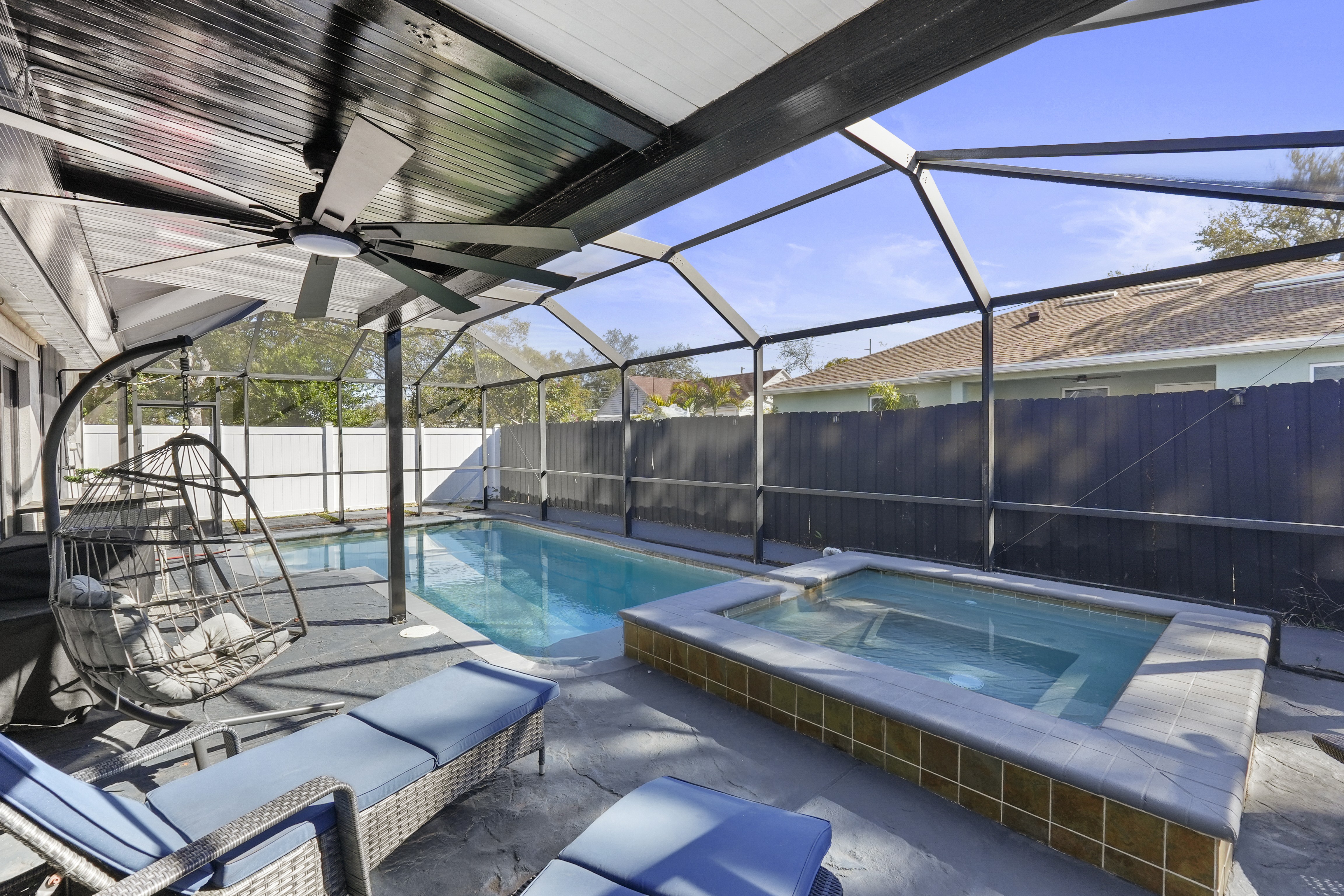Private Pool Suite - one mile from Raymond James - photo 3
