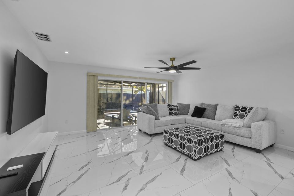 Sala con sofá seccional