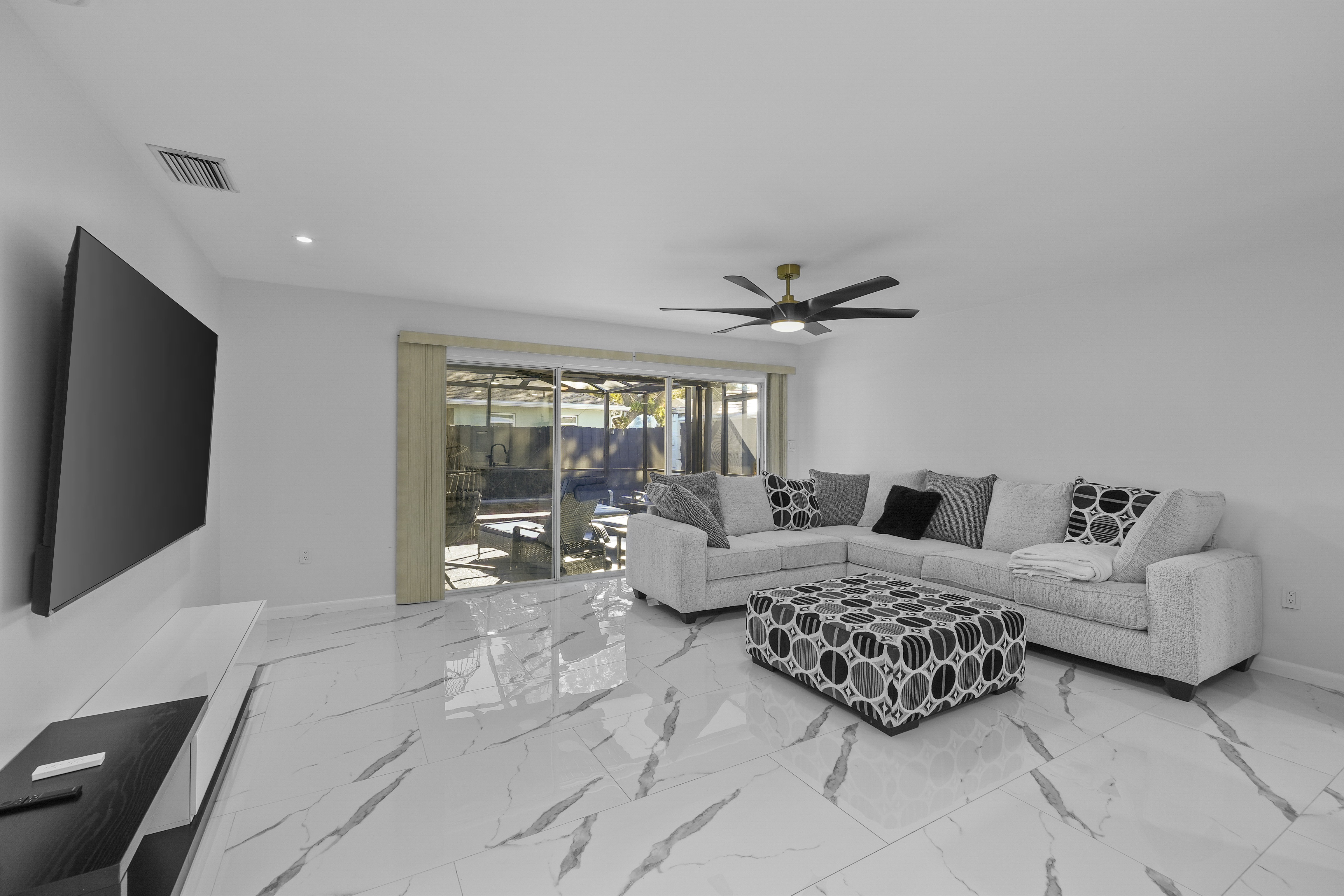 Private Pool Suite - one mile from Raymond James - photo 5