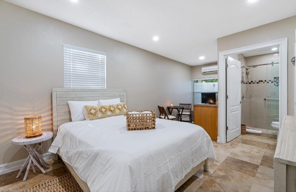 Private-Entrance Loft - walk to Raymond James - photo 3