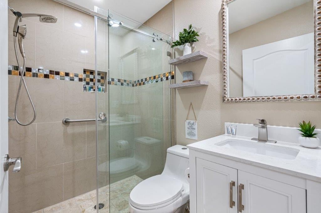 Private-Entrance Loft - walk to Raymond James - photo 4