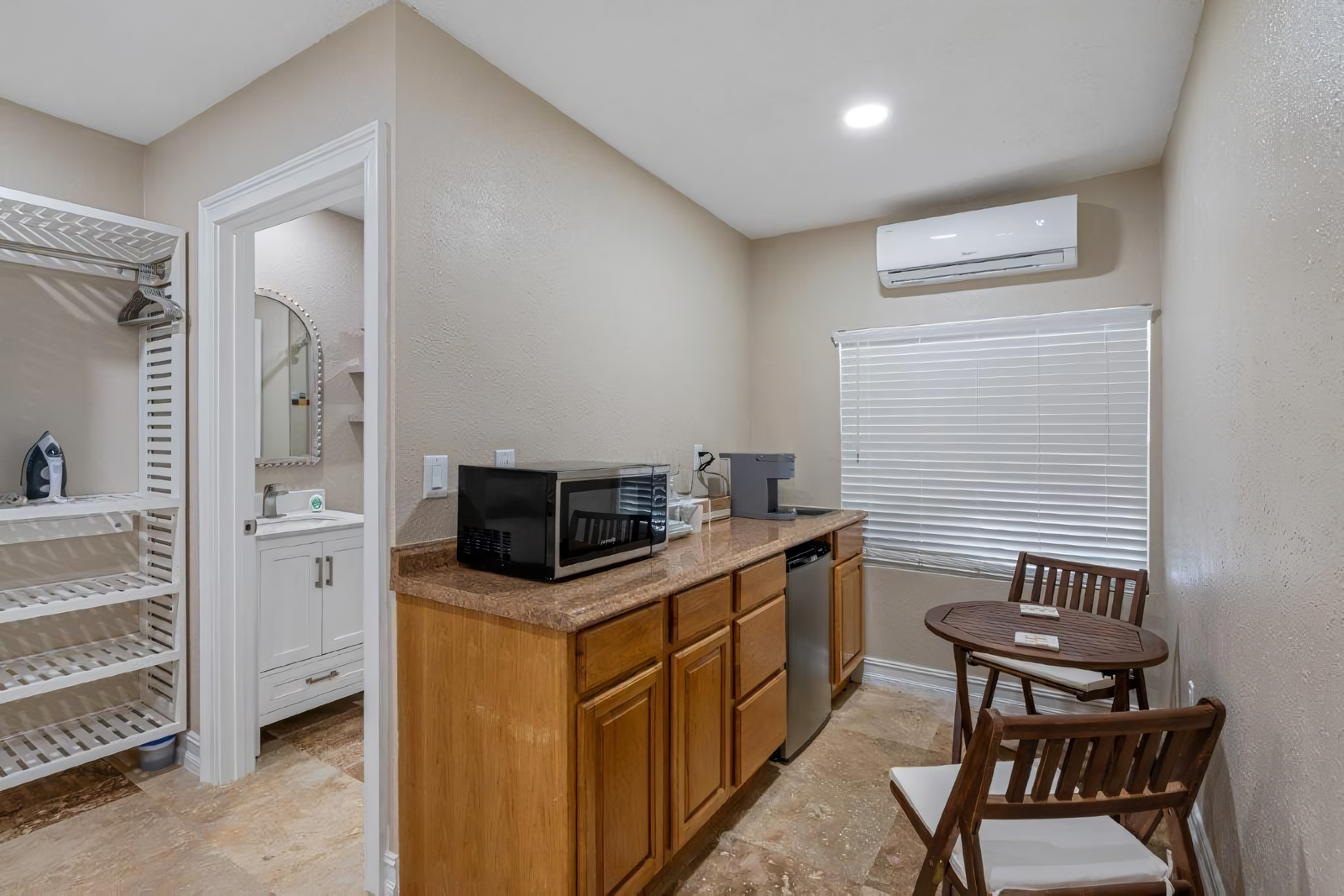 Sunlit Loft - walk to Raymond James - photo 4
