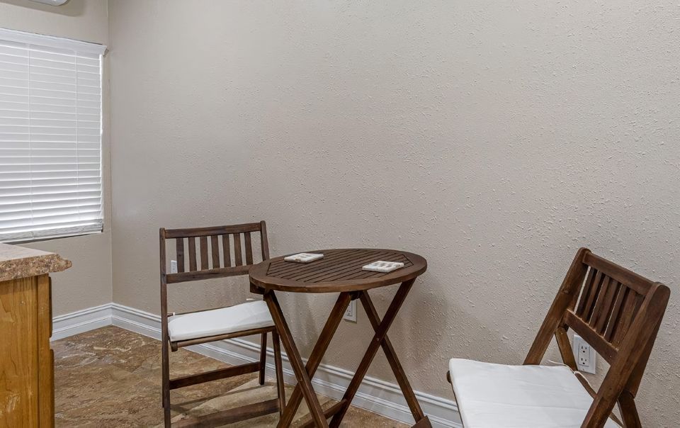 Mesa junto a la ventana