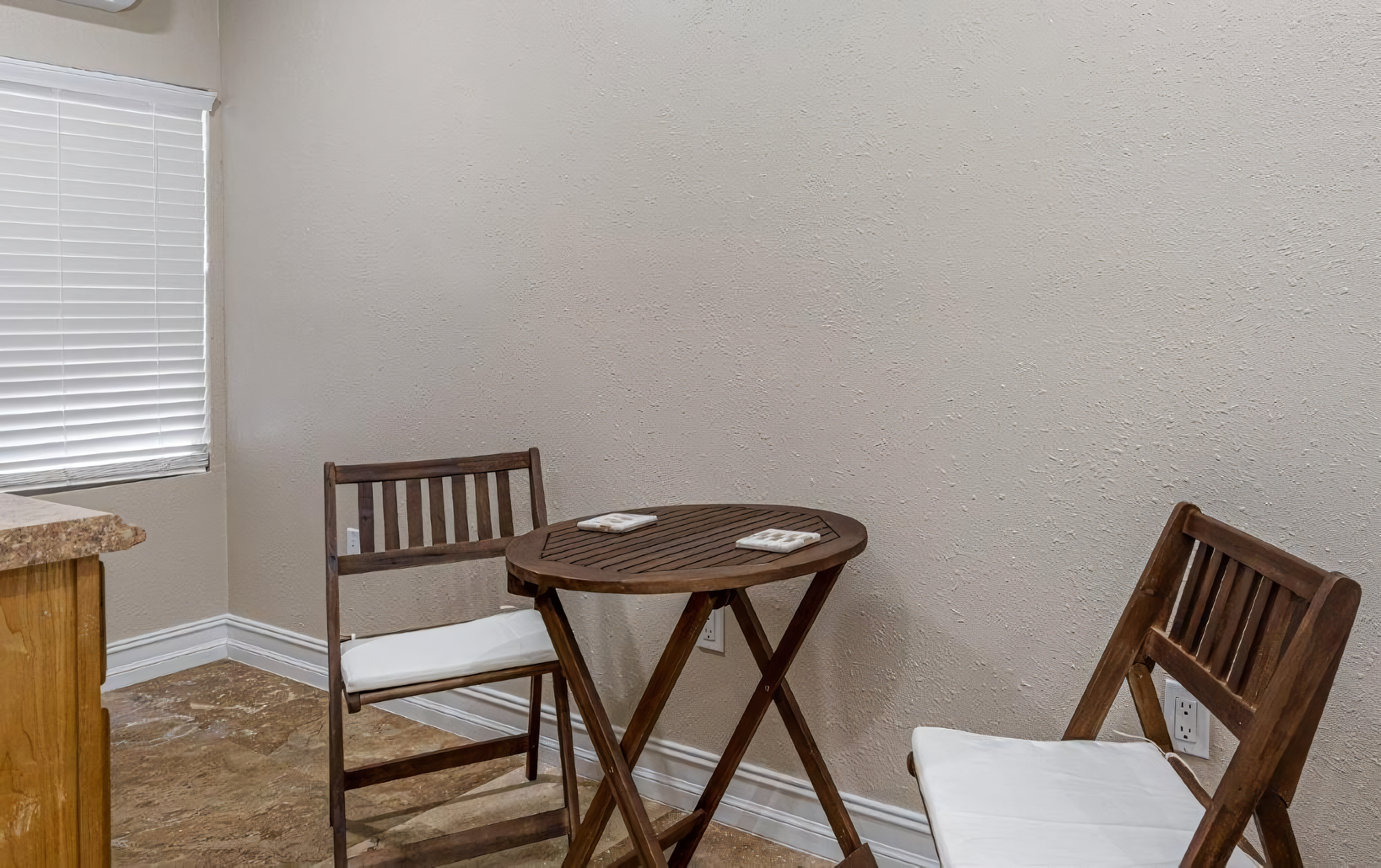 Sunlit Loft - walk to Raymond James - photo 5